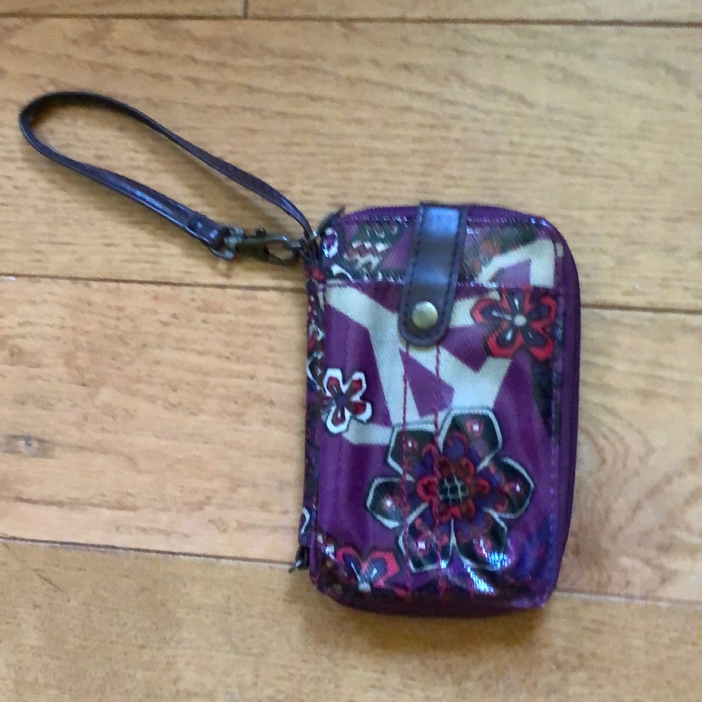 Cute MUDD wristlet bag with many compartments